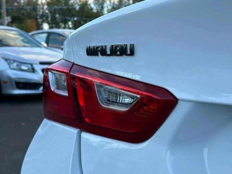 2018 Chevrolet Malibu - Image 9 of 12