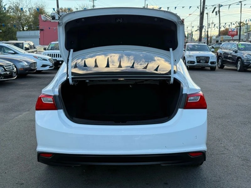 2018 Chevrolet Malibu - Image 11 of 12