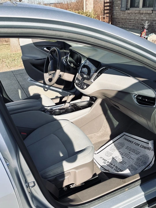 2018 Chevrolet Malibu - Image 8 of 10