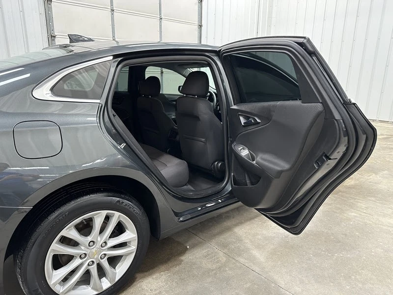 2018 Chevrolet Malibu - Image 15 of 21