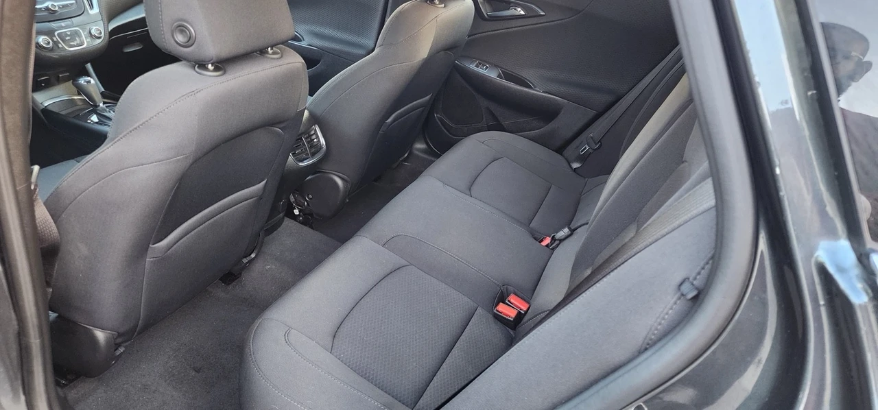 2018 Chevrolet Malibu - Image 15 of 16
