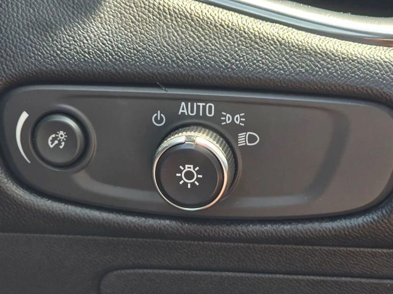 2018 Chevrolet Malibu - Image 12 of 16