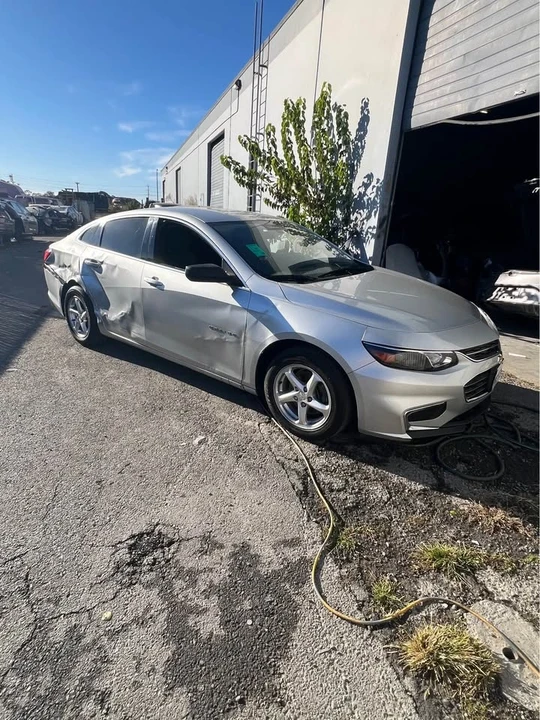 2018 Chevrolet Malibu - Image 2 of 11