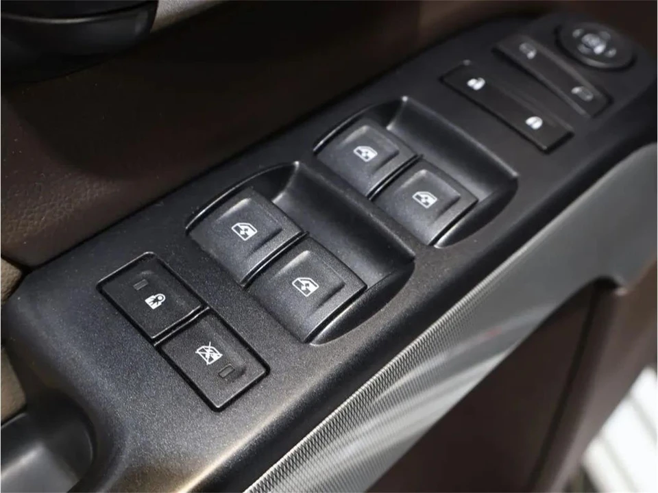 2018 Chevrolet Silverado 3rd Gen - Image 11 of 31