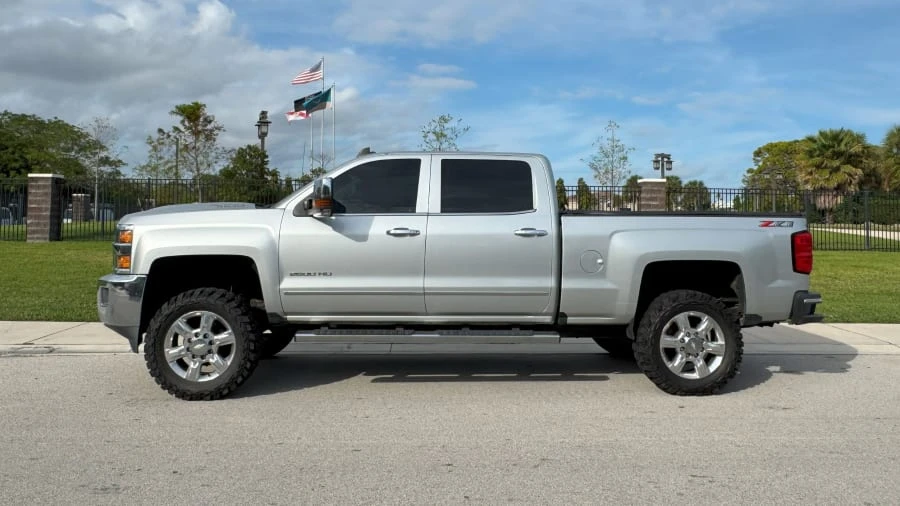 2018 Chevrolet Silverado Heavy Duty 3rd Gen - Image 2 of 12