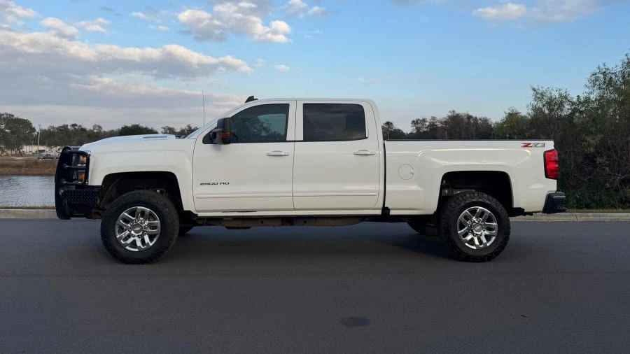 2018 Chevrolet Silverado Heavy Duty 3rd Gen - Image 2 of 10