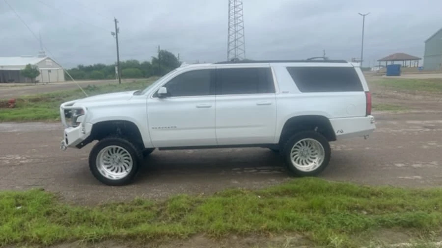 2018 Chevrolet Suburban 11th Gen - Image 2 of 15