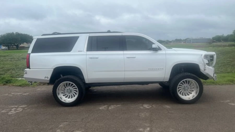 2018 Chevrolet Suburban 11th Gen - Image 14 of 15