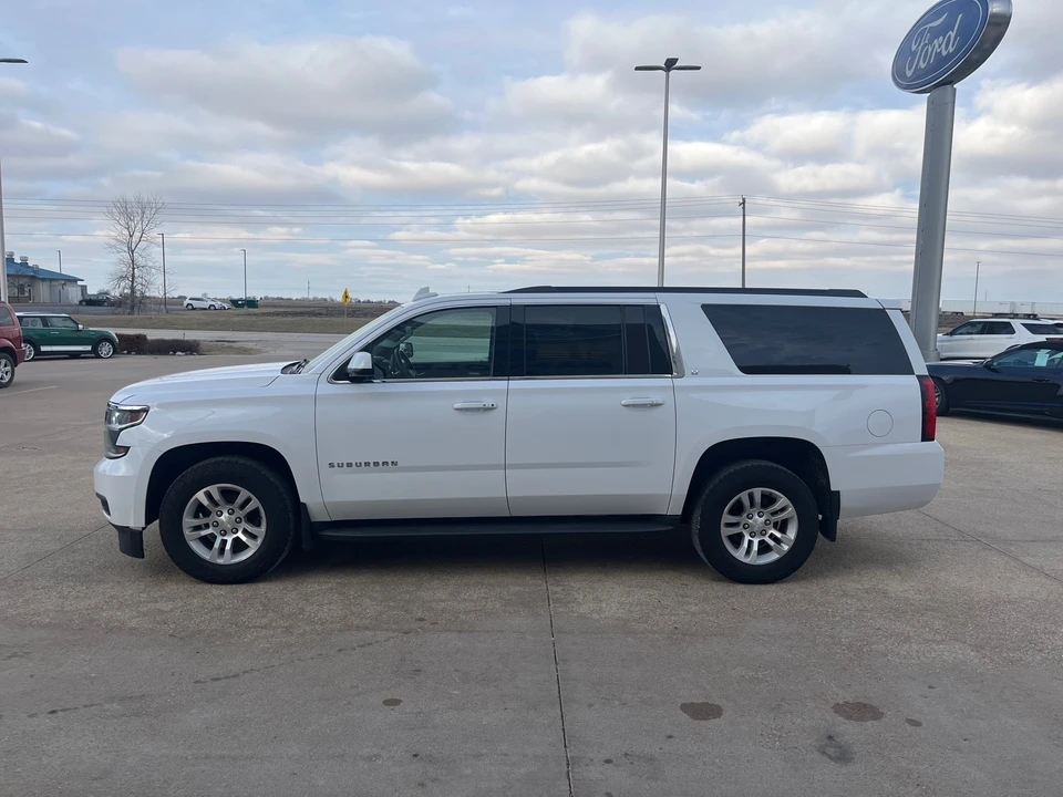 2018 Chevrolet Suburban 10th Gen - Image 5 of 12