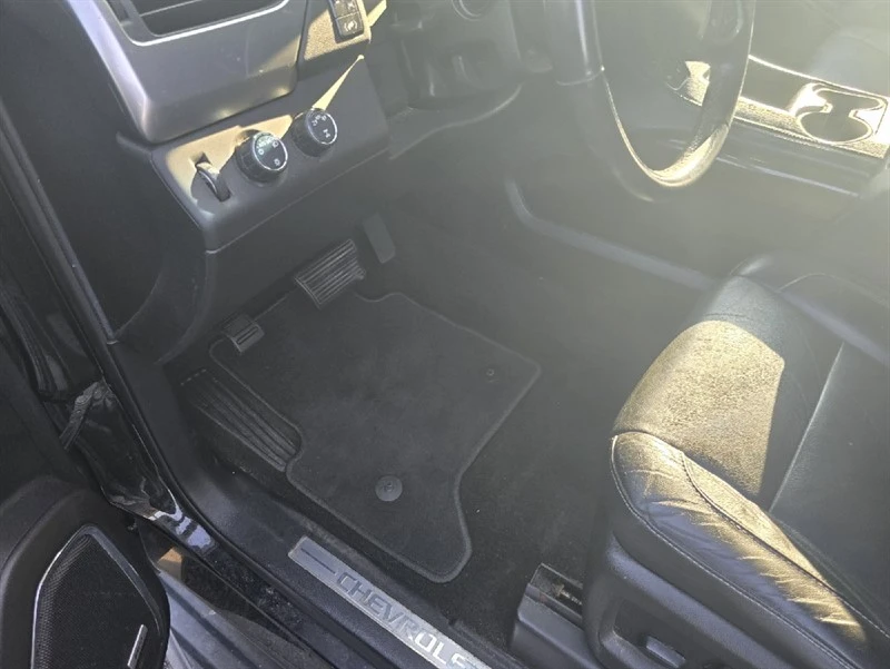 2018 Chevrolet Suburban 12th Gen - Image 16 of 21