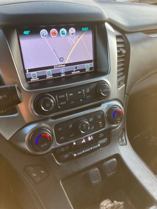 2018 Chevrolet Suburban 12th Gen - Image 15 of 21