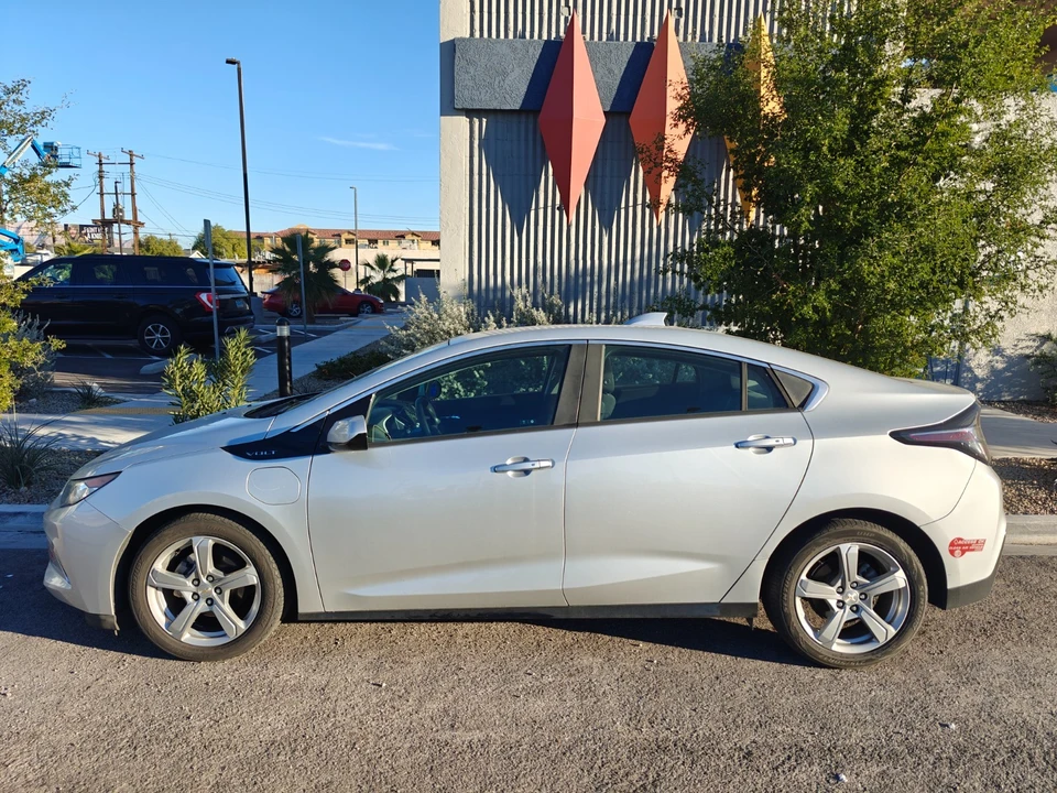2018 Chevrolet Volt - Image 2 of 5