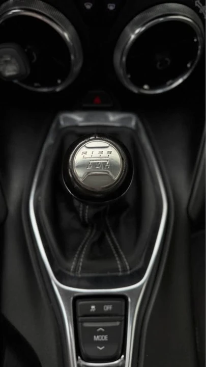 2018 Chevrolet Camaro 6th Gen - Image 9 of 14