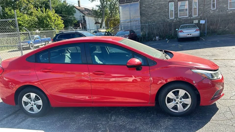 2018 Chevrolet Cruze - Image 2 of 9
