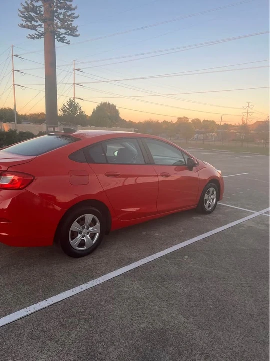 2018 Chevrolet Cruze - Image 2 of 11