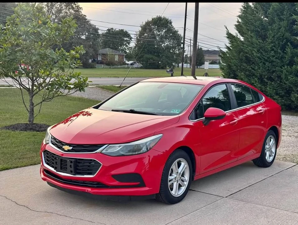 2018 Chevrolet Cruze - Image 2 of 2