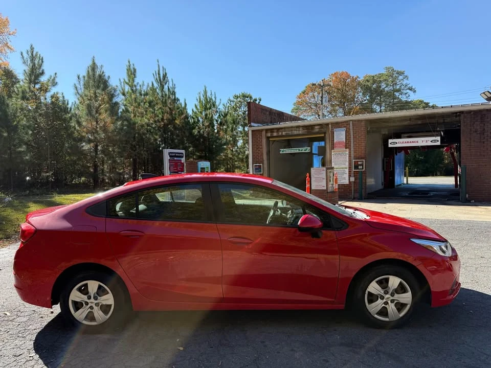 2018 Chevrolet Cruze - Image 8 of 9