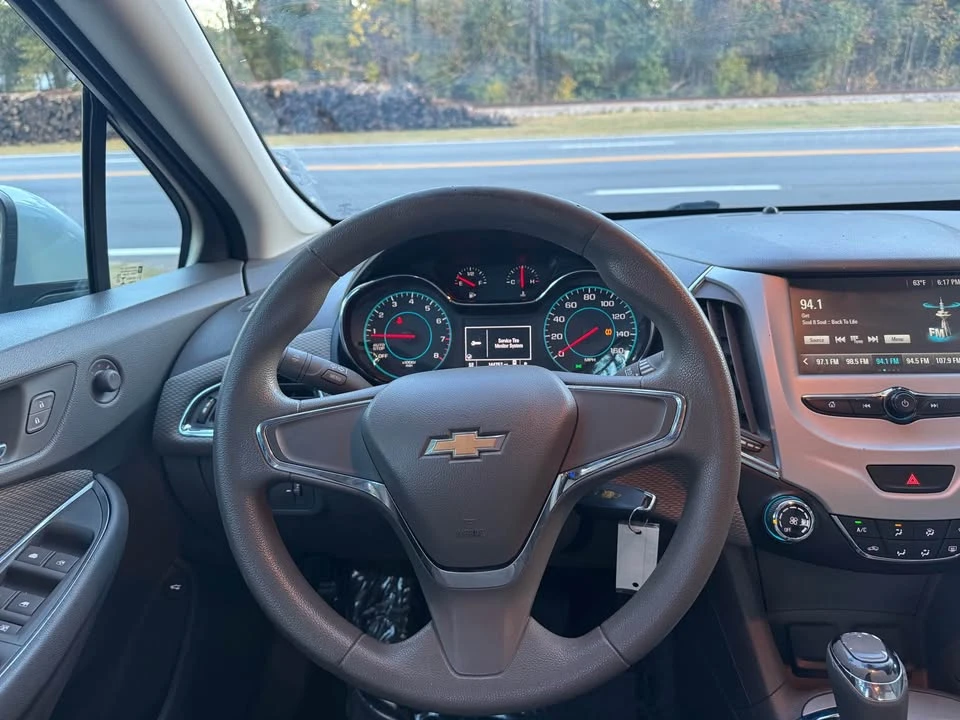 2018 Chevrolet Cruze - Image 12 of 13