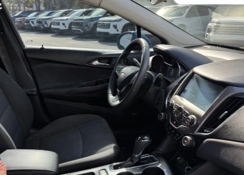 2018 Chevrolet Cruze - Image 11 of 13