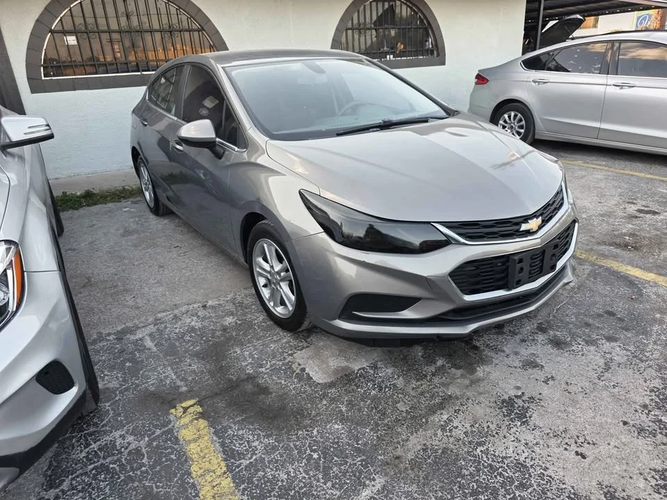 2018 Chevrolet Cruze - Image 2 of 9