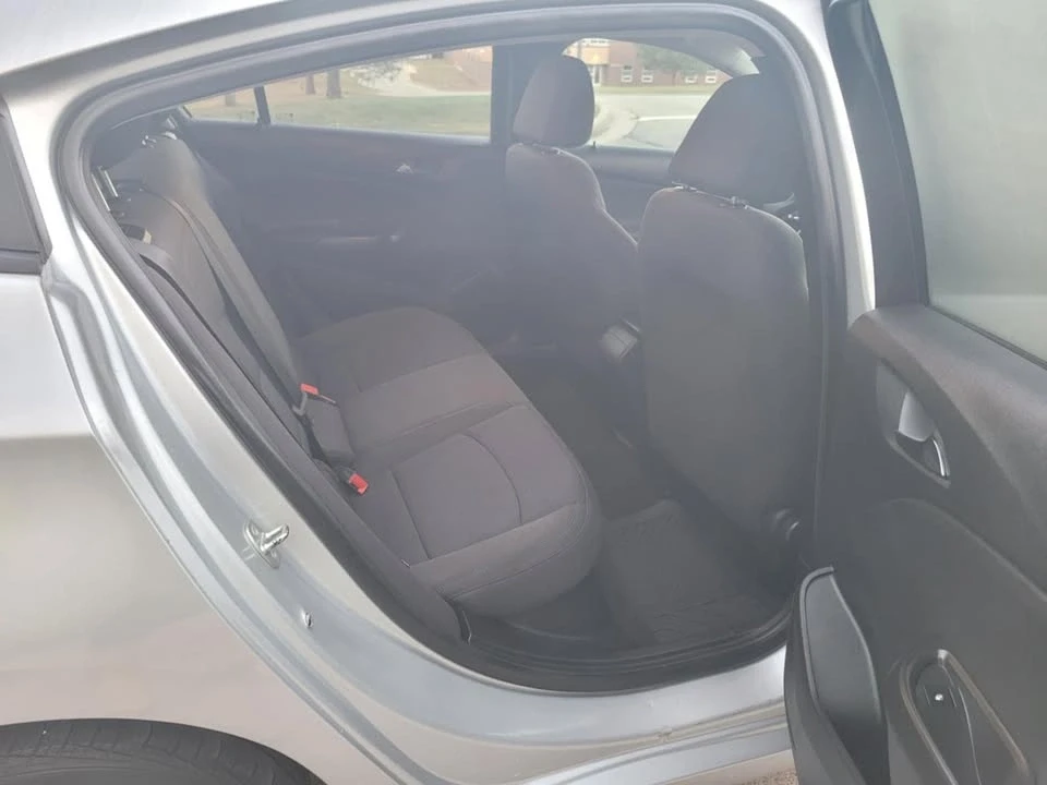 2018 Chevrolet Cruze - Image 11 of 18
