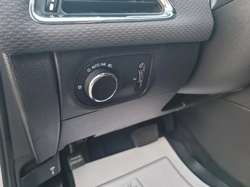 2018 Chevrolet Cruze - Image 15 of 18