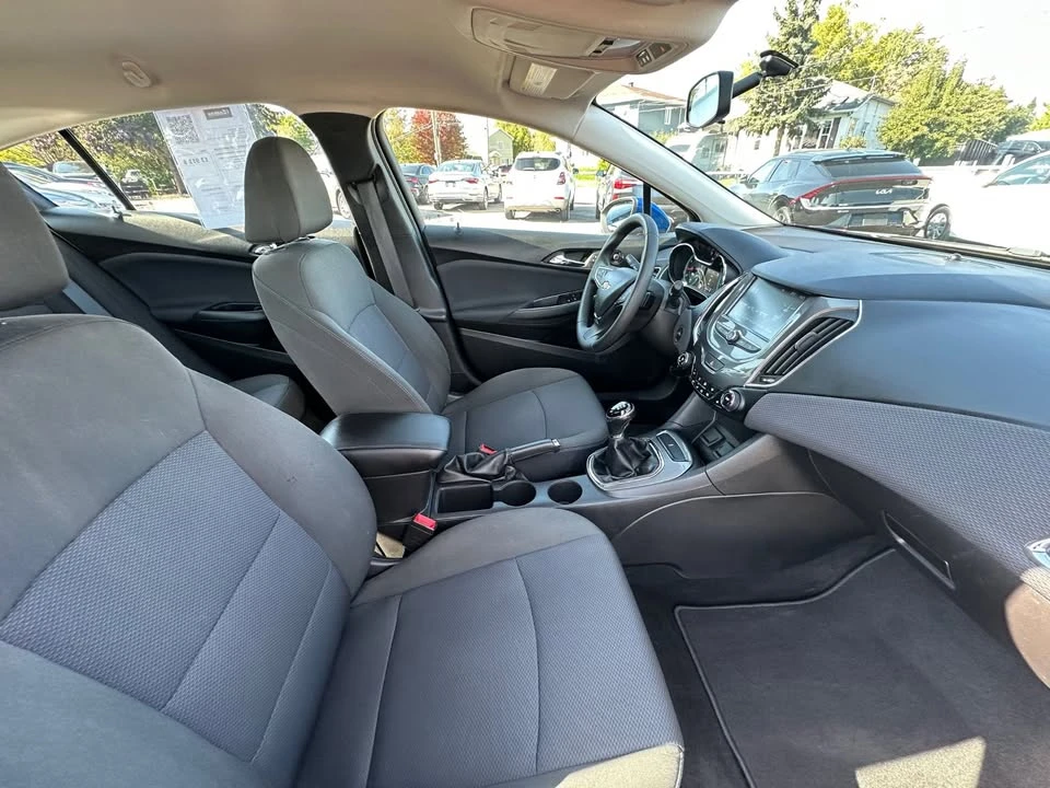 2018 Chevrolet Cruze - Image 11 of 20