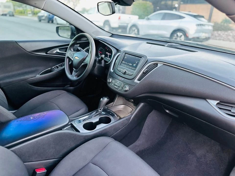 2018 Chevrolet Malibu - Image 8 of 18