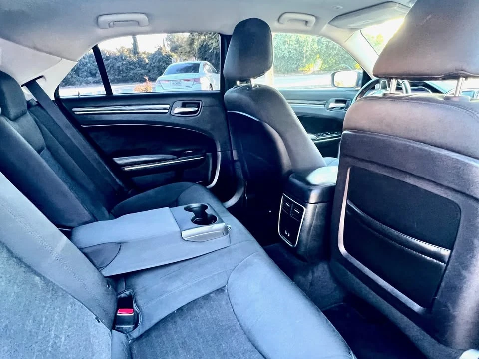 2018 Chrysler 300 (2005-2023) - Image 5 of 15