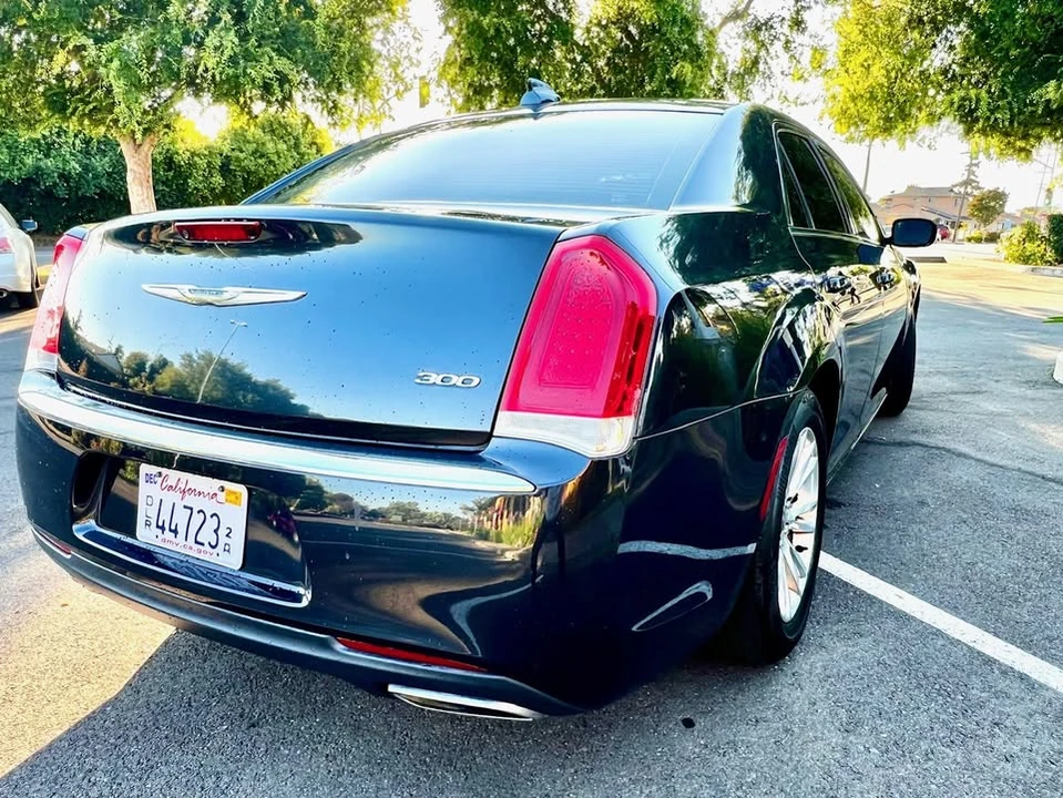 2018 Chrysler 300 (2005-2023) - Image 2 of 15