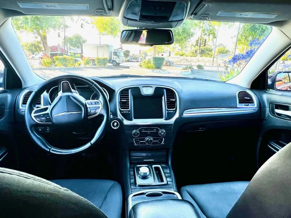 2018 Chrysler 300 (2005-2023) - Image 7 of 15