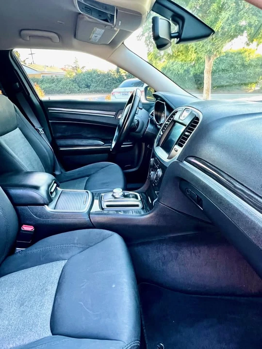 2018 Chrysler 300 (2005-2023) - Image 3 of 15
