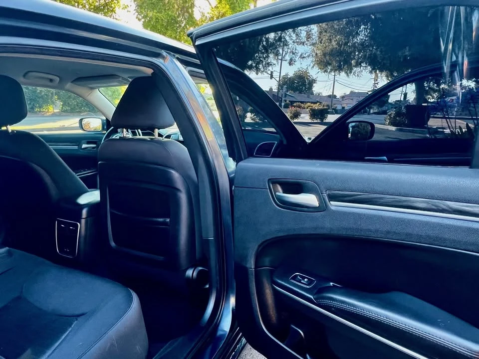 2018 Chrysler 300 (2005-2023) - Image 6 of 15
