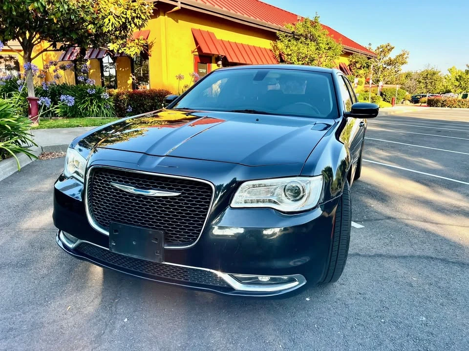 2018 Chrysler 300 (2005-2023) - Image 10 of 15