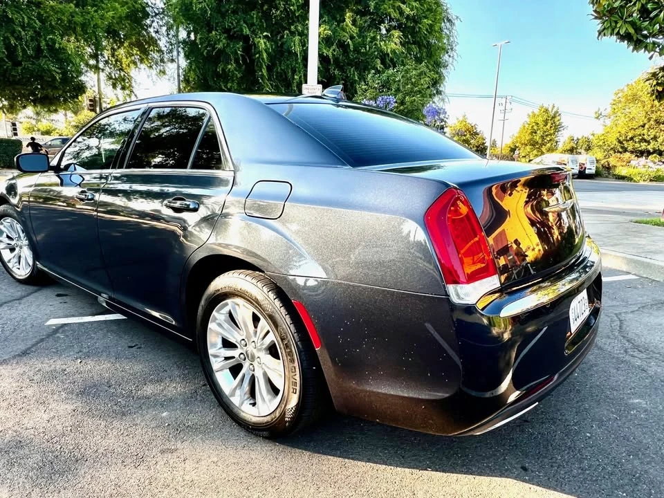 2018 Chrysler 300 (2005-2023) - Image 15 of 15