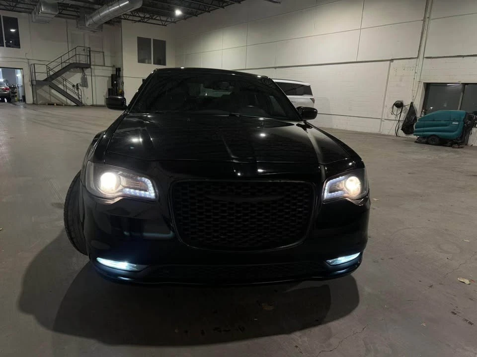 2018 Chrysler 300 (2005-2023) - Image 12 of 13