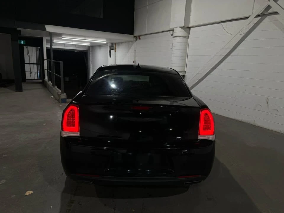 2018 Chrysler 300 (2005-2023) - Image 7 of 13