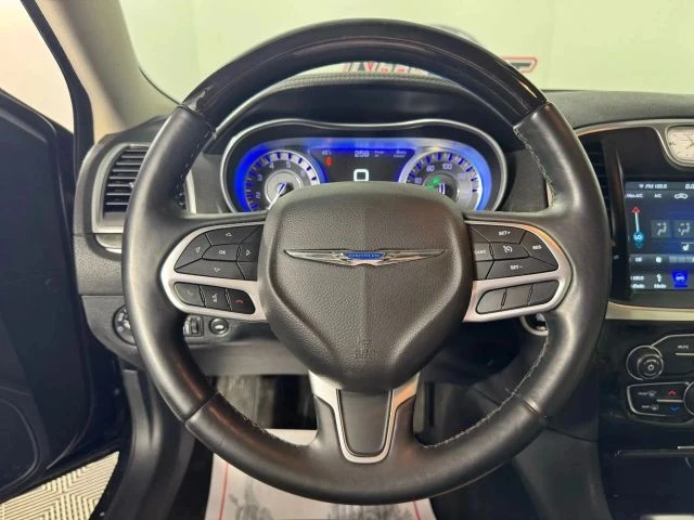 2018 Chrysler 300 (2005-2023) - Image 13 of 21