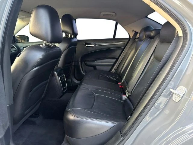 2018 Chrysler 300 (2005-2023) - Image 10 of 21