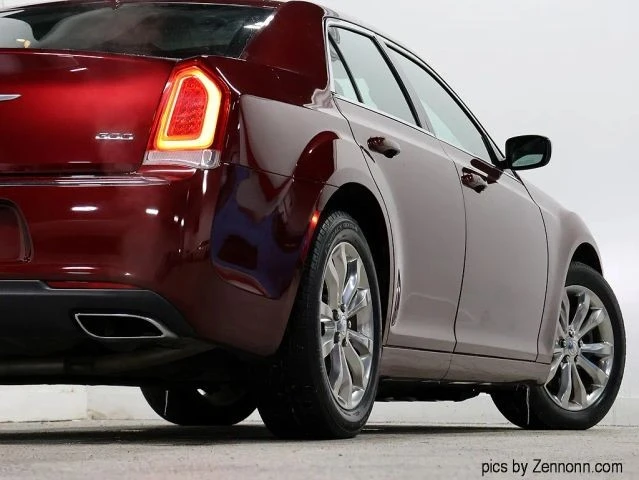2018 Chrysler 300 (2005-2023) - Image 8 of 21