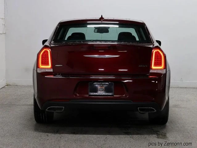 2018 Chrysler 300 (2005-2023) - Image 7 of 21