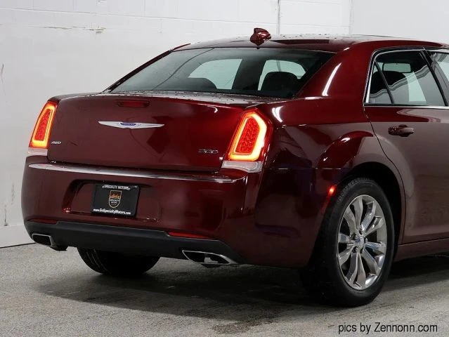 2018 Chrysler 300 (2005-2023) - Image 9 of 21