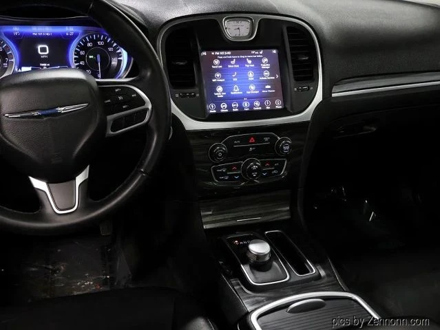 2018 Chrysler 300 (2005-2023) - Image 17 of 21