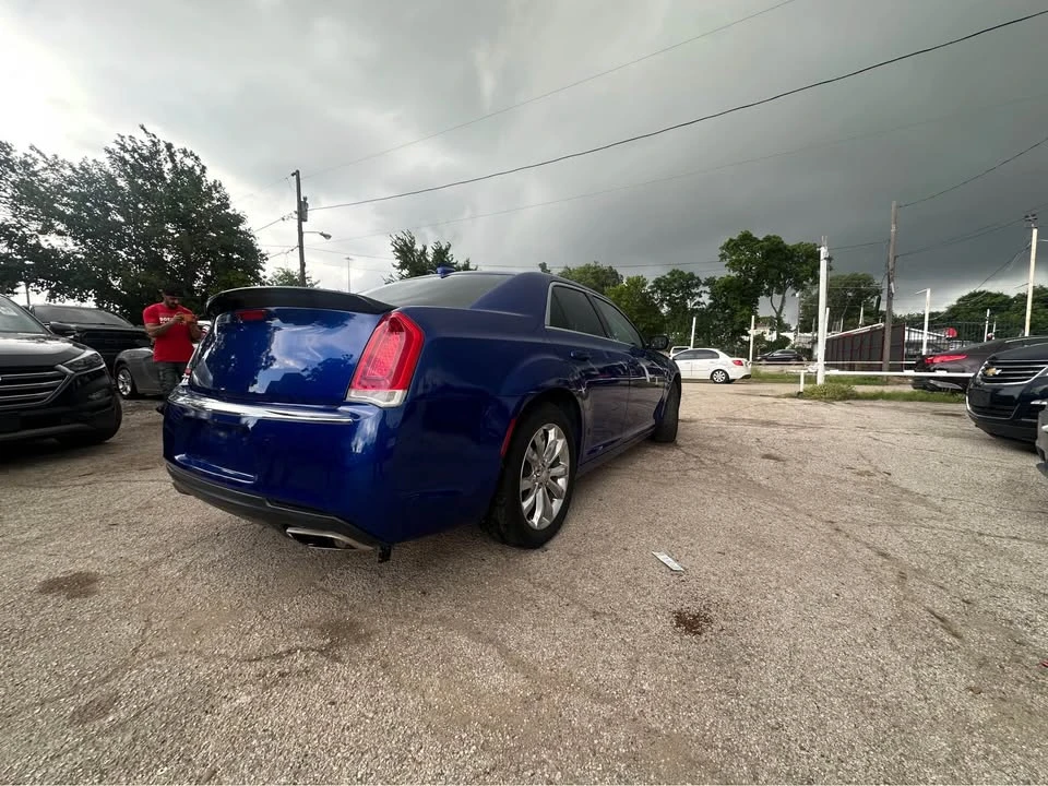 2018 Chrysler 300 (2005-2023) - Image 7 of 17