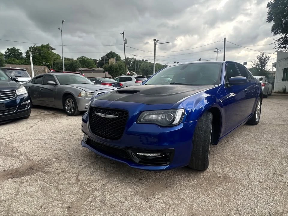 2018 Chrysler 300 (2005-2023) - Image 3 of 17