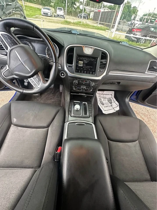 2018 Chrysler 300 (2005-2023) - Image 15 of 17