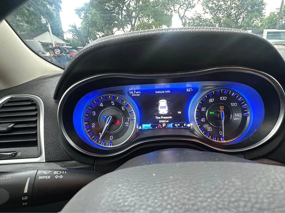 2018 Chrysler 300 (2005-2023) - Image 16 of 17