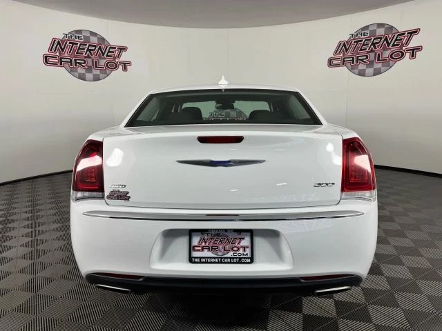 2018 Chrysler 300 (2005-2023) - Image 6 of 12