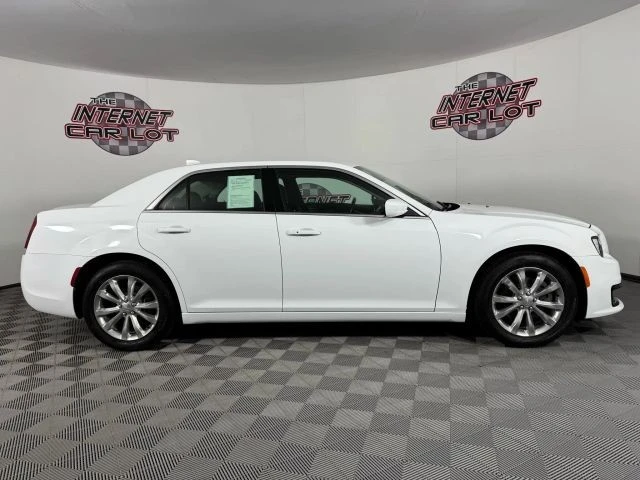 2018 Chrysler 300 (2005-2023) - Image 8 of 12