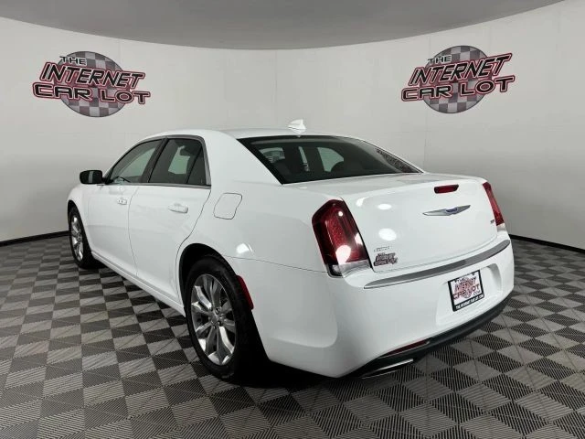 2018 Chrysler 300 (2005-2023) - Image 5 of 12